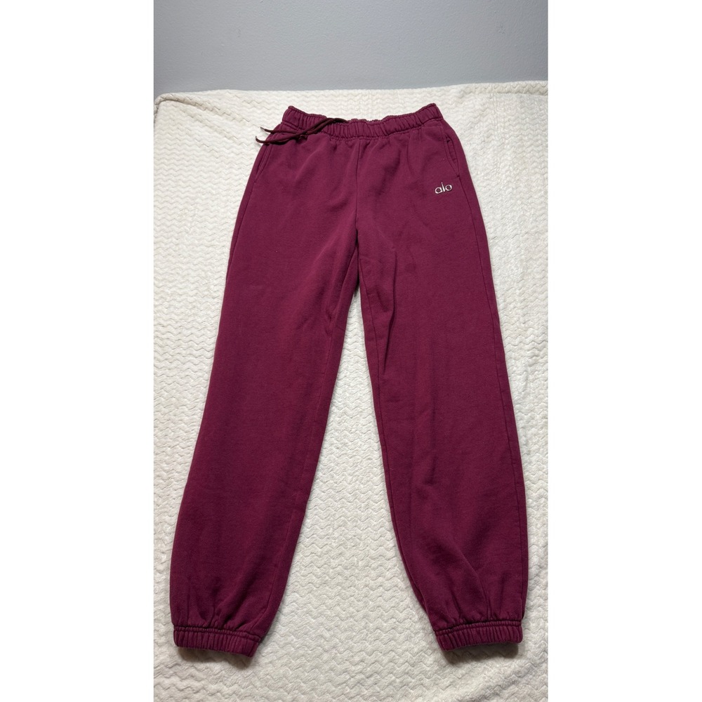 Alo Yoga Accolade Sweatpants Burgundy Maroon Joggers Metallic Logo 4844